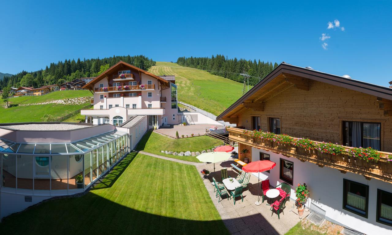 Hotel Vierjahreszeiten Flachau Exterior photo